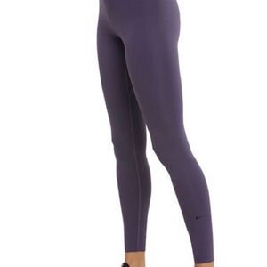 Nike Women’s One Luxe Tight Fit Performance Crop Leggings